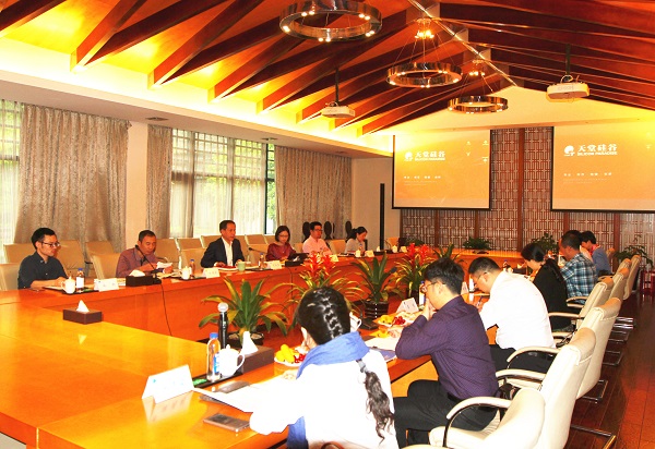 四川省經(jīng)信委鄧群偉副主任一行到訪我司考察交流